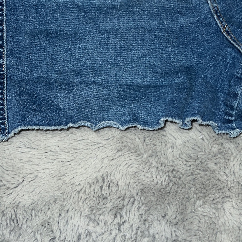 Levi High Rise Shorts - Picture 2 of 5